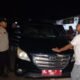 Respons Cepat Layanan 110, Polsek Bakam Bantu Pengendara Mobil Mogok di Jalan Raya Pangkalpinang–Mentok